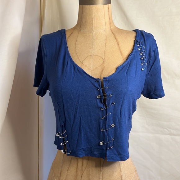 Aeropostale size XL blue safety pin crop top - Picture 2 of 8